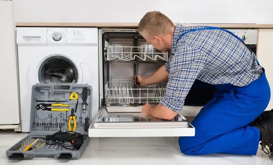 Kazan Sunny servisi teknisyen ekibi beyaz eşya tamiri yaparken